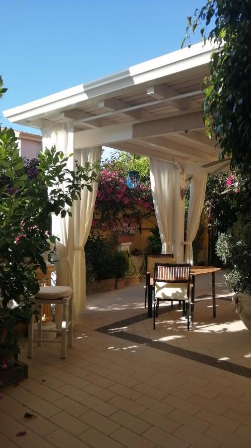 Domos Le Due Tuie Bed & Breakfast Piscinas Exterior photo