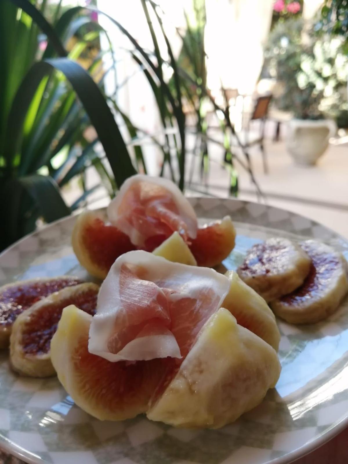 Domos Le Due Tuie Bed & Breakfast Piscinas Exterior photo
