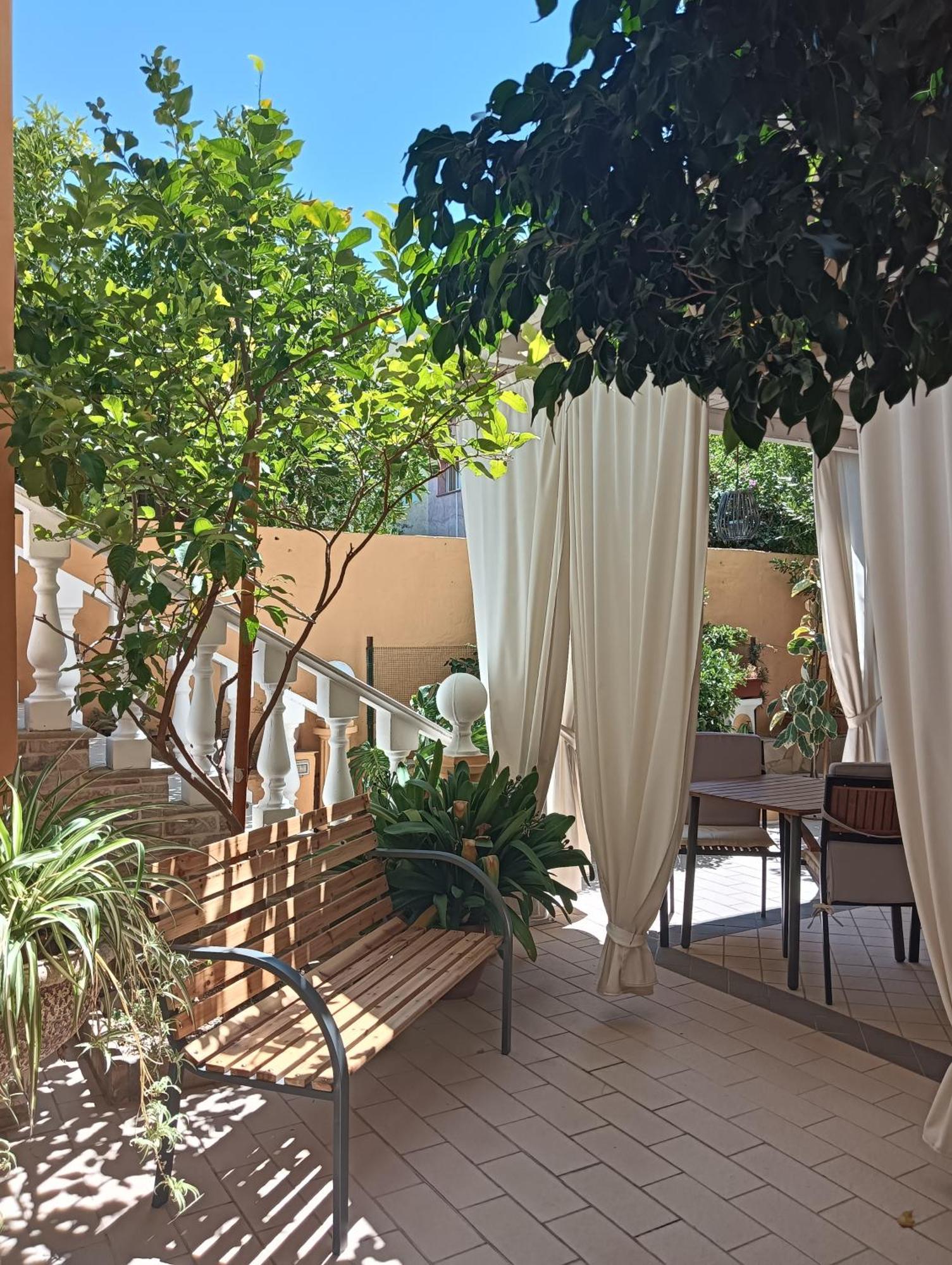 Domos Le Due Tuie Bed & Breakfast Piscinas Exterior photo