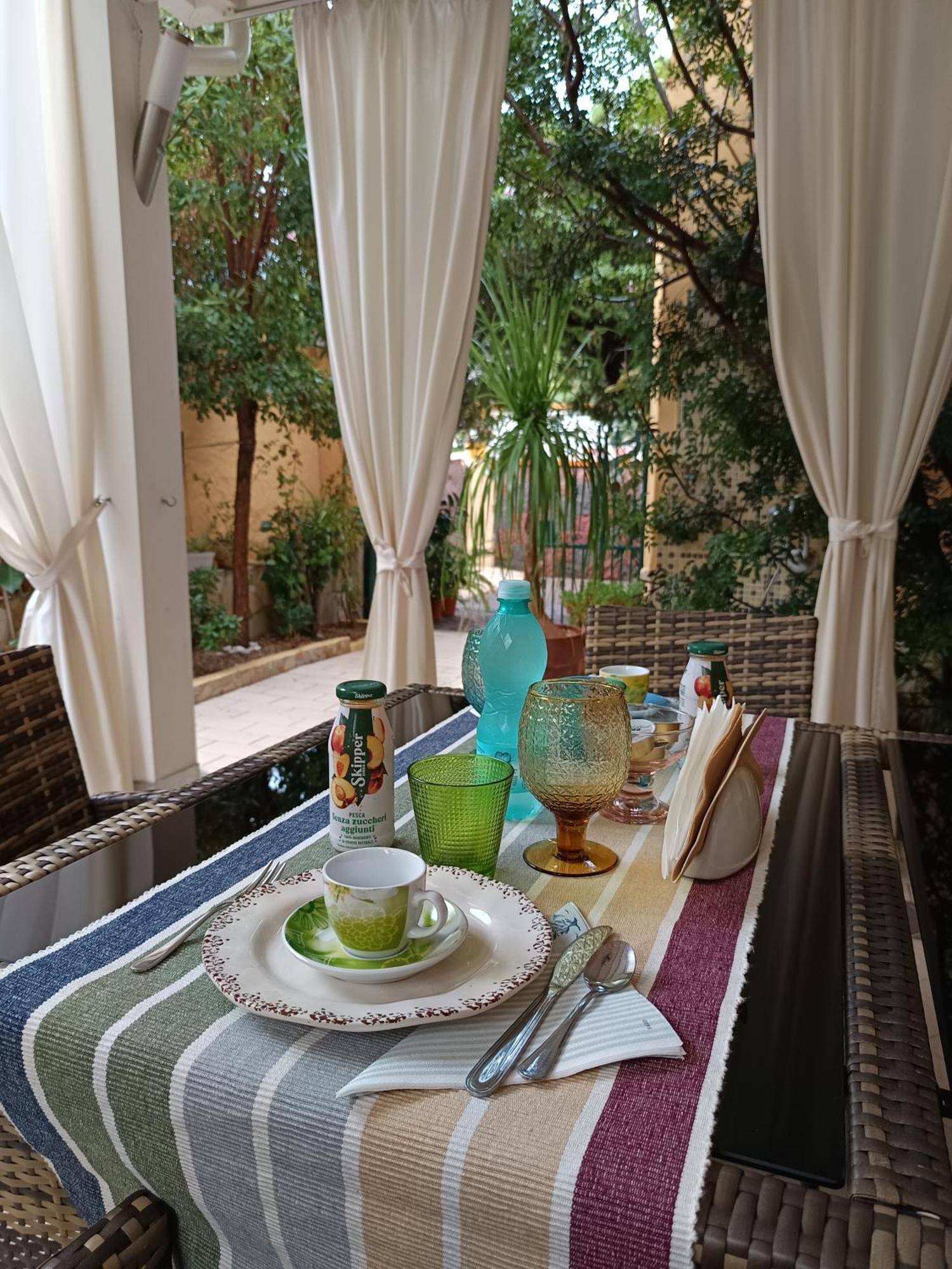 Domos Le Due Tuie Bed & Breakfast Piscinas Exterior photo