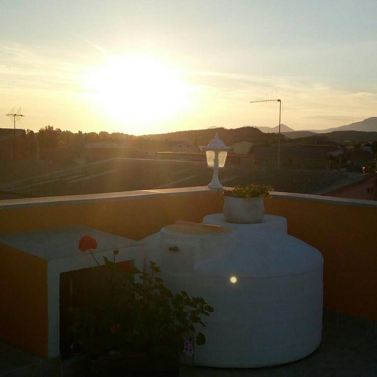 Domos Le Due Tuie Bed & Breakfast Piscinas Exterior photo
